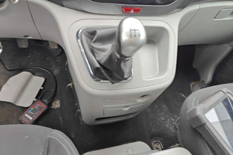 Used JAC Refine M3 2015 Maker Edition 1.6L Luxury Smart Version Gear Lever