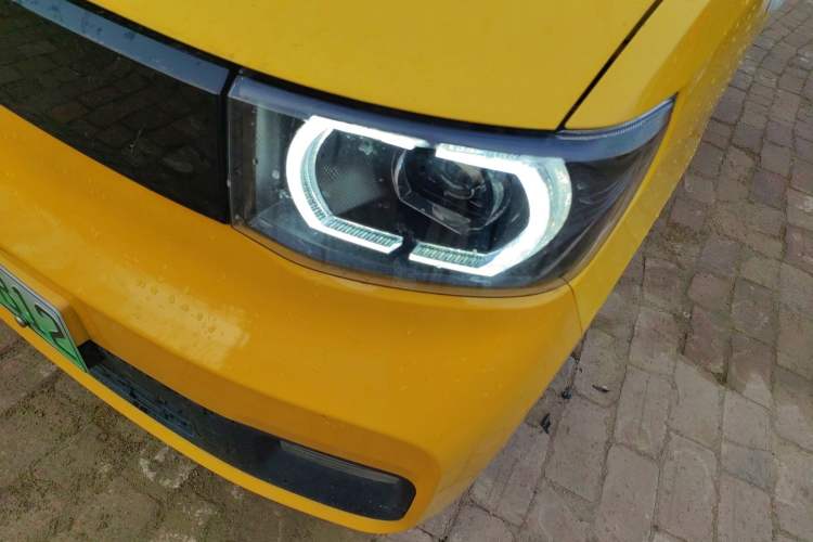 Used Wuling Hongguang MINIEV 2021 Macaron Fashion Edition Lithium-Ion Battery Left Front Headlight