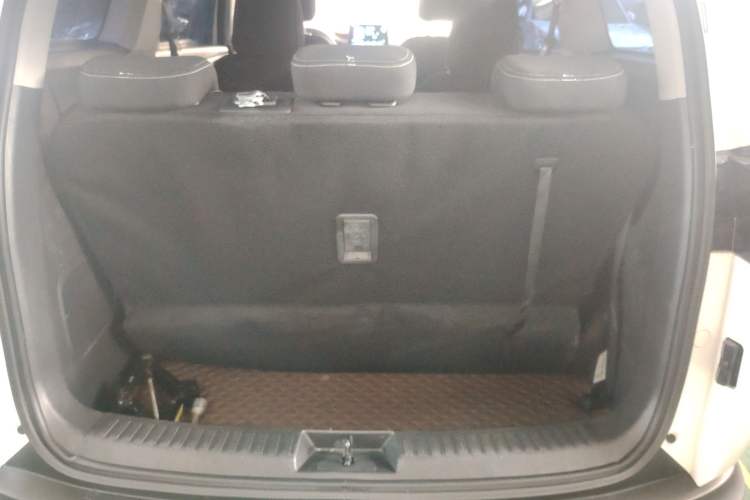 Used Wuling Hongguang S3 2019 1.5T Manual Standard Version China VI Trunk