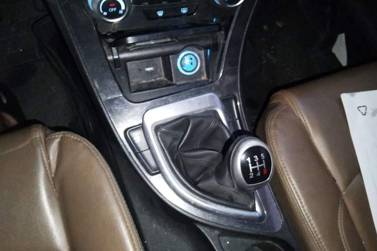 Used Brilliance V5 2014 1.5T Manual Two-Wheel Drive Luxury Model