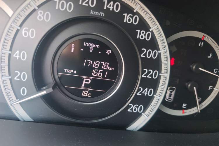 Used Honda Accord 2014 2.0L EX Luxury Edition Odometer Close Up