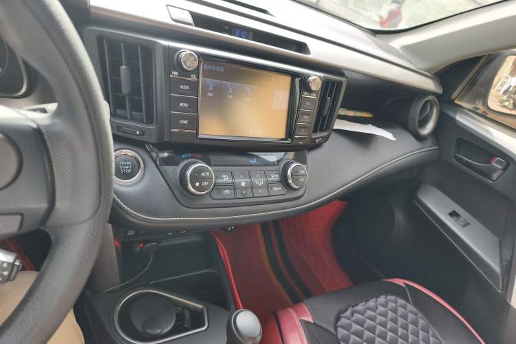 Used Toyota RAV4 2019 2.0L CVT Two-Wheel Drive Comfort Edition China VI Standard Audio And AC Panel