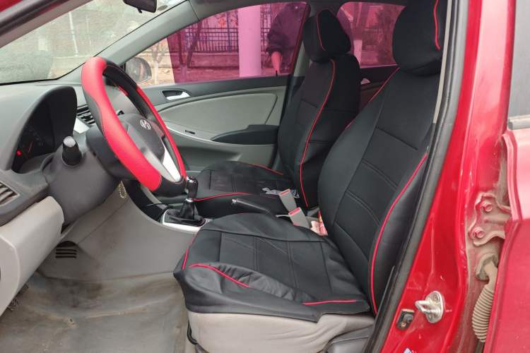 Used Hyundai Verna (older generation) 2010 Sedan 1.4L Manual Comfort GS Left Front Seat