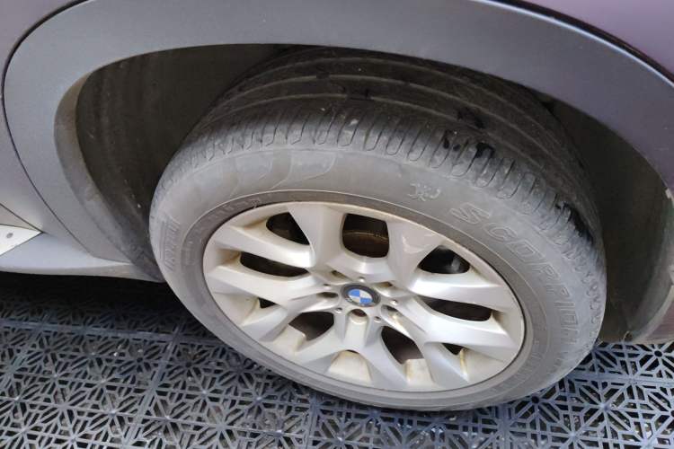 Used BMW X5 2013 xDrive35i Luxury Model Right Front Wheel Hub