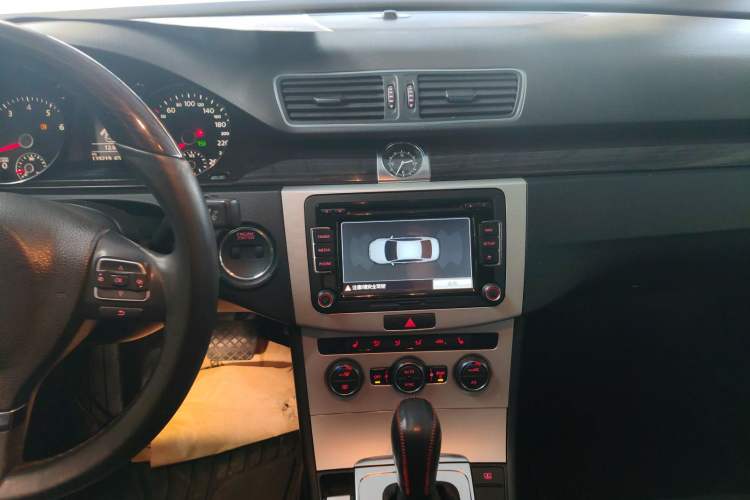 Used Volkswagen Magotan 2013 2.0 TSI Prestige Model Audio And AC Panel