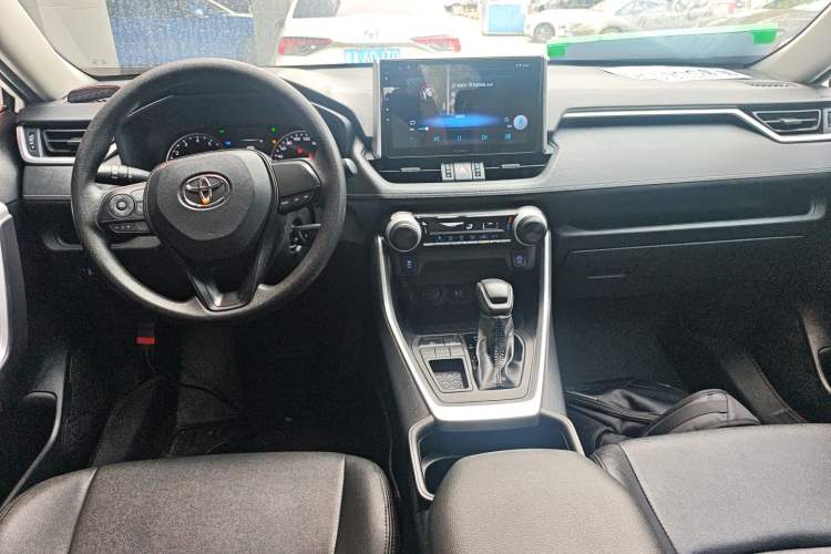 Used Toyota Wildlander 2022 2.0L CVT Two-Wheel Drive Leading Edition Center Console