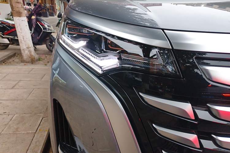 Used Denza D9 2022 DM-i 1040 Prestige Model