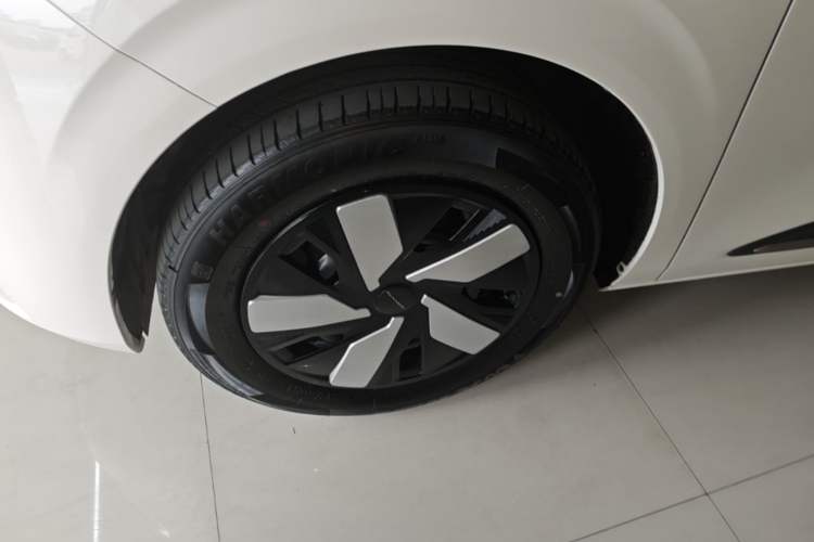 Used Dongfeng NAMMI 01 2024 New Edition 330 Air Left Front Wheel Hub