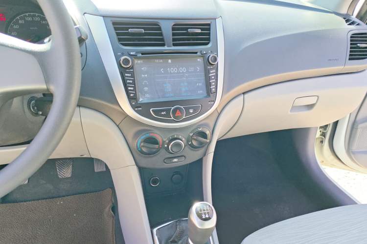 Used Hyundai Verna (older generation) 2014 1.4L Manual Smart GLS Trim
