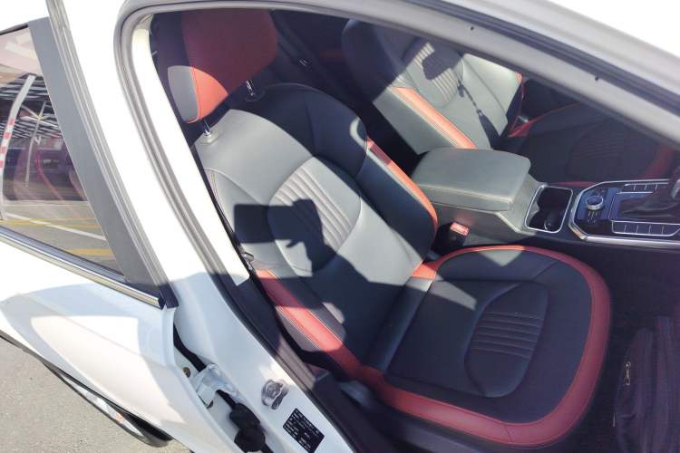 Used Bestune T33 2019 1.6L Automatic Luxury Version China V Emission Standard Right Front Seat