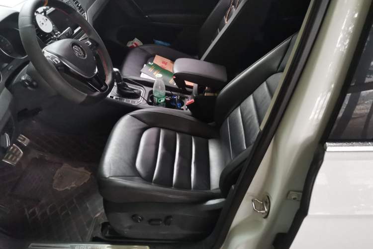 Used Volkswagen Golf Sportsvan 2016 230TSI Automatic Luxury Version
