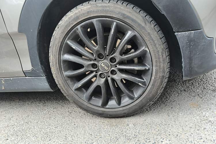 Used MINI Clubman 2016 Updated 1.5T COOPER Geek Edition Right Front Wheel Hub