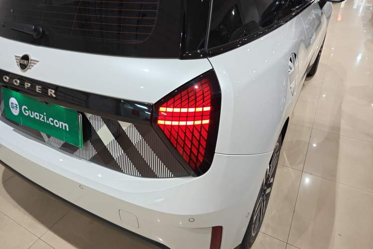 Used MINI Electric MINI COOPER 2025 456km COOPER E Classic Style
