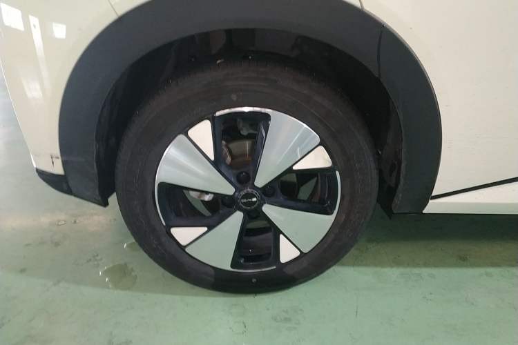Used BYD Dolphin 2023 420 km Free Version Right Rear Wheel Hub