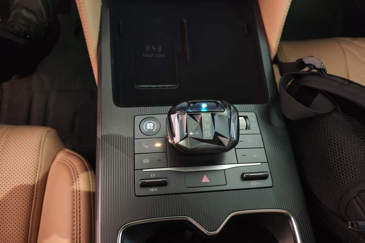 Used BYD Song L DM-i 2024 112 km Beyond Edition Gear Lever