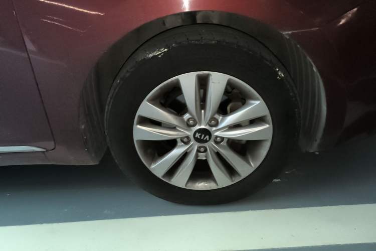 Used Kia K4 2014 1.8L Automatic GLS Right Front Wheel Hub