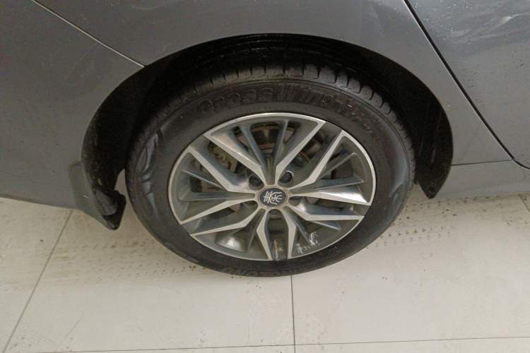 Used BYD Qin PLUS 2021 EV 400KM Luxury Model Right Rear Wheel Hub