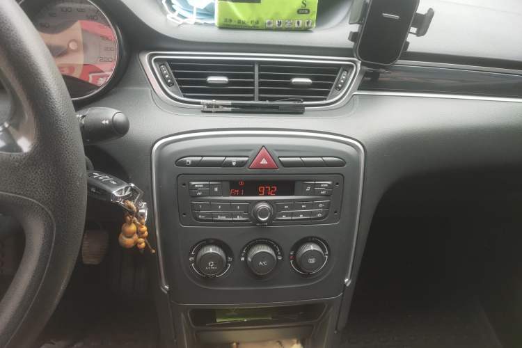 Used Peugeot 308 2014 Enjoy Edition Classic 1.6L Manual YouShang Model Audio And AC Panel