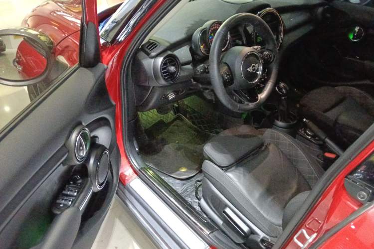 Used MINI 2016 1.5T COOPER Pioneer Edition Five-Door Model
