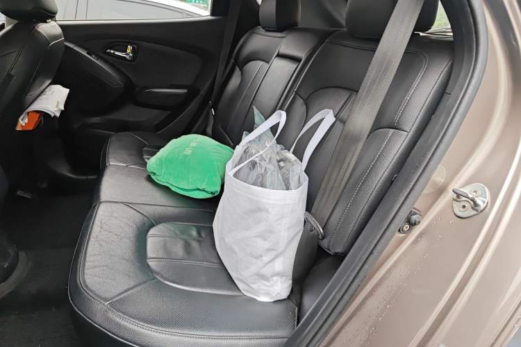 Used Hyundai ix35 2013 2.0L Automatic Two-Wheel Drive Smart GLS China IV Standard Left Rear Seat