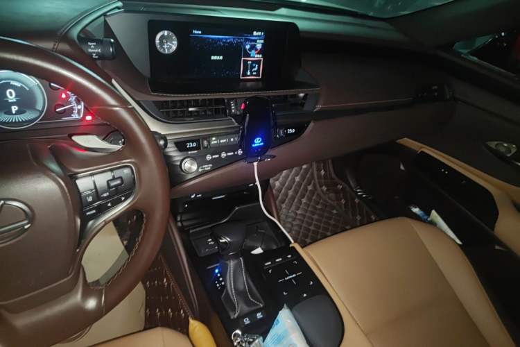 Used Lexus ES 2020 300h Premier Edition Audio And AC Panel
