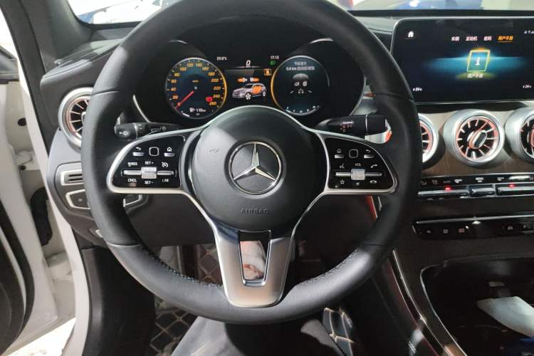 Used Mercedes-Benz GLC 2021 GLC 300 L 4MATIC Dynamic Model Steering Wheel