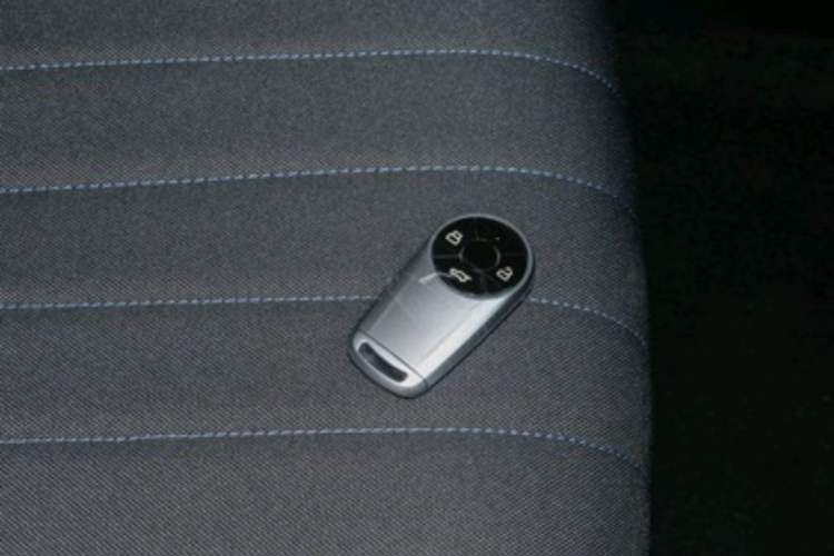 Used ORA Good Cat 2023 401 km Standard Range Luxury Version Lithium Iron Phosphate Vehicle Key