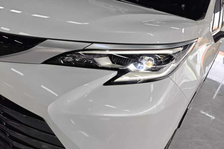 Used Toyota Sienna 2024 2.5L Hybrid Four-Wheel Drive Prestige Edition
