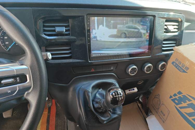 Used JMC Fushun 2023 2.0T Manual Short Wheelbase Low-Roof Commercial Multi-Purpose Passenger Vehicle 6 Seats with Lift-Up Tailgate
