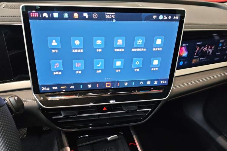 Used Volkswagen Passat 2025 Pro 380TSI Dragon Supreme Edition Audio And AC Panel