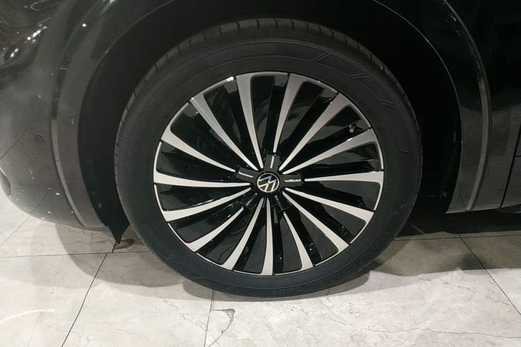 Used Volkswagen Viloran 2024 380TSI Premium Edition
