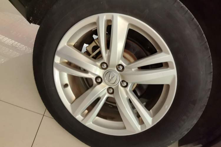 Used Acura RDX 2013 3.0L Two-Wheel Drive Elite Edition Right Rear Wheel Hub