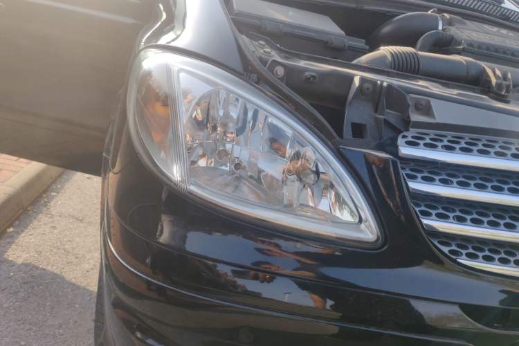 Used Mercedes-Benz Viano 2011 2.5L Limited Edition Right Front Headlight