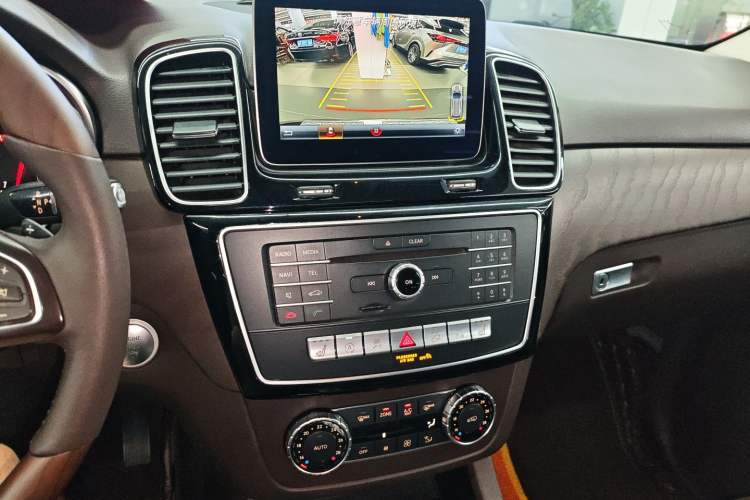 Used Mercedes-Benz GLE 2017 GLE 320 4MATIC Dynamic Model Audio And AC Panel