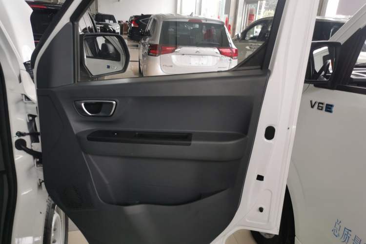 Used Farizon Xingxiang V 2023 V6E Zhonghang Lithium Battery 38.64kWh Value Edition