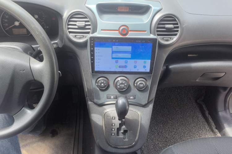 Used Kia Carens 2011 1.6L 5-Seater Automatic Comfort Edition Audio And AC Panel