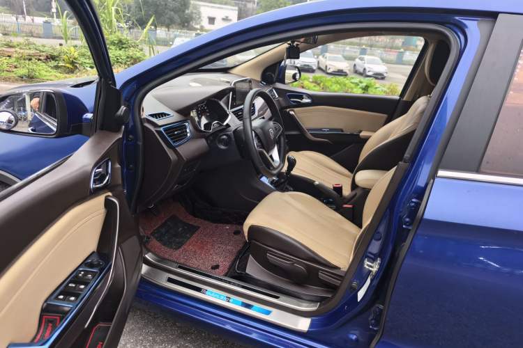 Used Baojun 310W 2017 1.5L Manual Fashion Model China V
