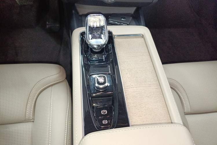 Used Volvo S90 New Energy 2026 Plug-in Hybrid Four-Wheel Drive Long-Range Luxury Smart Edition
