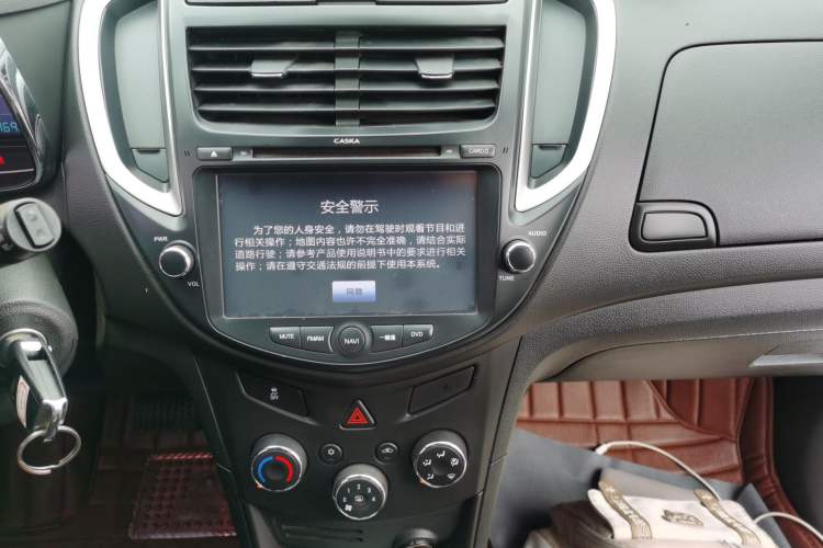 Used Chevrolet Trax 2016 1.4T Automatic Two-Wheel Drive Comfort Version with Sunroof Audio And AC Panel