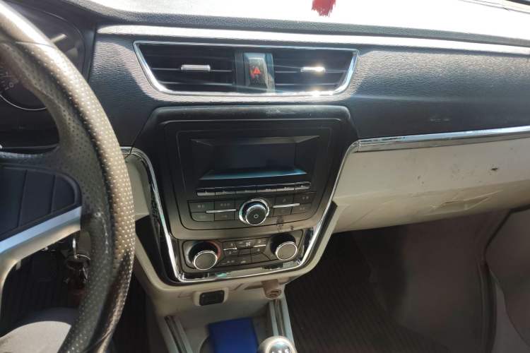 Used Jinbei Hiace X30 2021 1.5L Wealthy Van China VI Standard SWC15M
