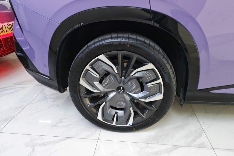 Used Hongqi Tiangong 08 2025 680 Ultra Four-Wheel-Drive Version Right Rear Wheel Hub