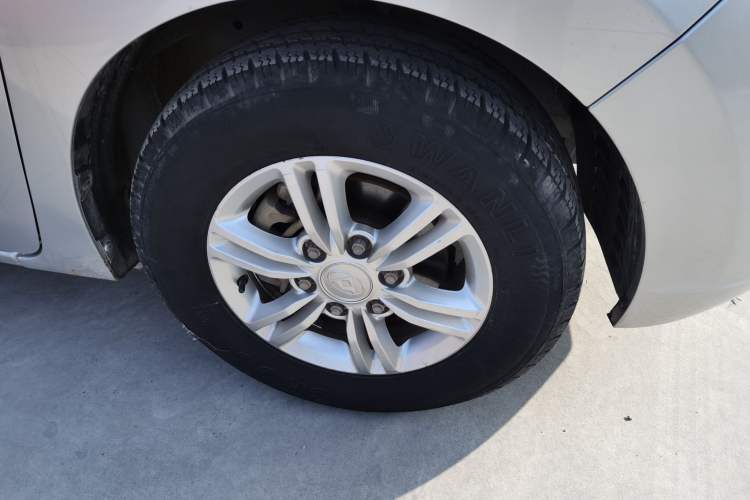 Used SAIC MAXUS G10 2016 2.0T Manual Elite Edition Right Front Wheel Hub