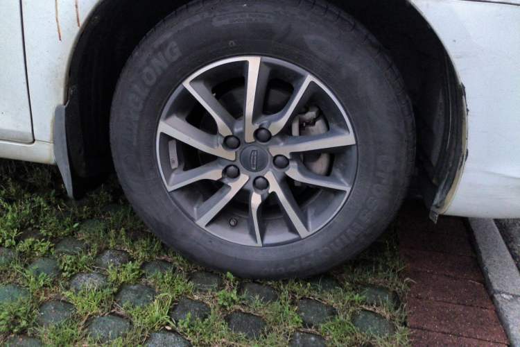 Used Geely Auto Emgrand 2019 Leading Edition 1.5L CVT Luxury Model China VI Standard Right Front Wheel Hub