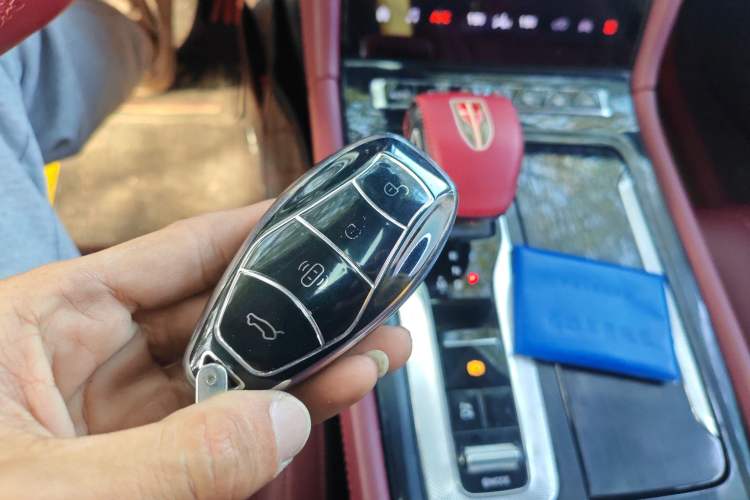 Used Hongqi H5 2025 2.0T Automatic Flag Edition – 500 000 Units Commemorative Version
