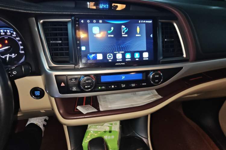 Used Toyota Highlander 2015 2.0T Two-Wheel Drive Luxury Edition 7 Seats Audio And AC Panel