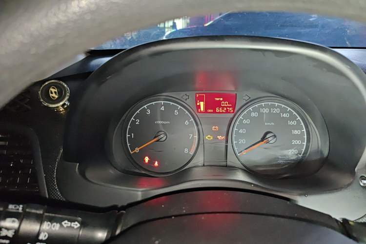 Used Hyundai Verna (older generation) 2014 1.4L Manual Smart GLS Trim Odometer Close Up