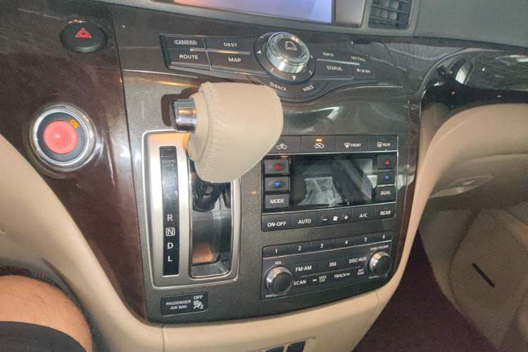 Used Nissan Quest 2015 3.5L SL Gear Lever