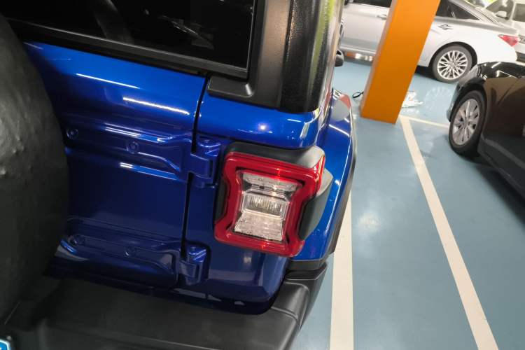 Used Jeep Wrangler 2018 2.0T Sahara Four-Door Edition Exterior 3