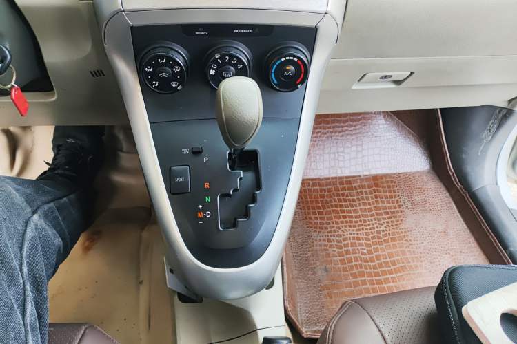 Used Toyota Verso 2015 180E CVT Crossover Edition
