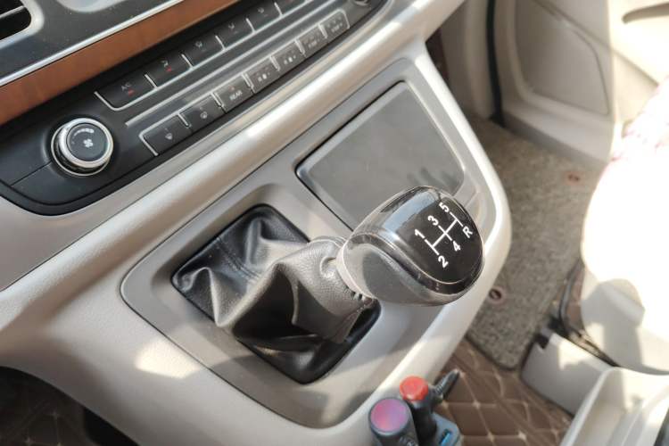 Used SAIC MAXUS G10 2016 2.4L Manual Elite Edition